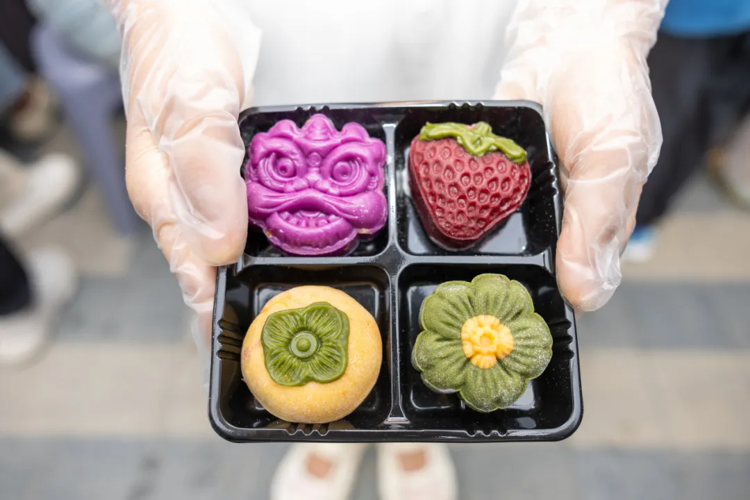 最热闹的中秋活动!扎堆儿包花式月饼