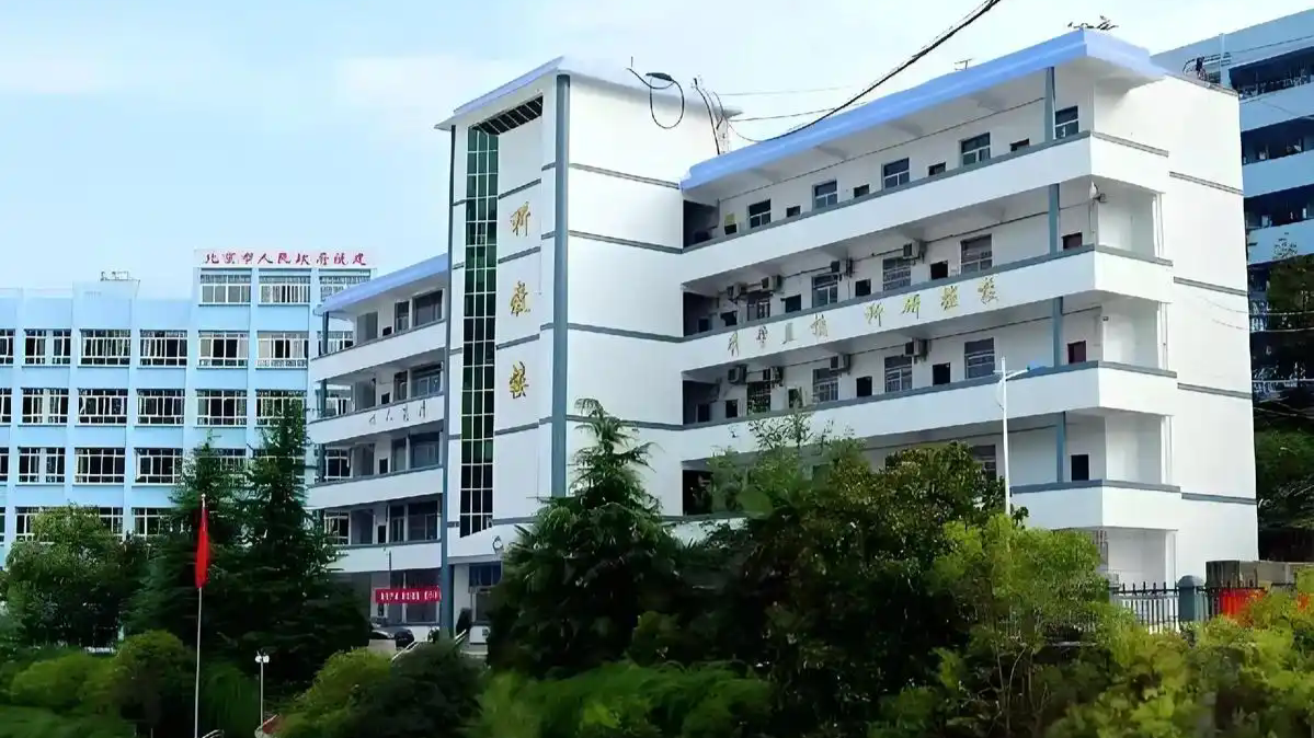 河南多地官宣！一批学校合并组建、新校区揭牌→