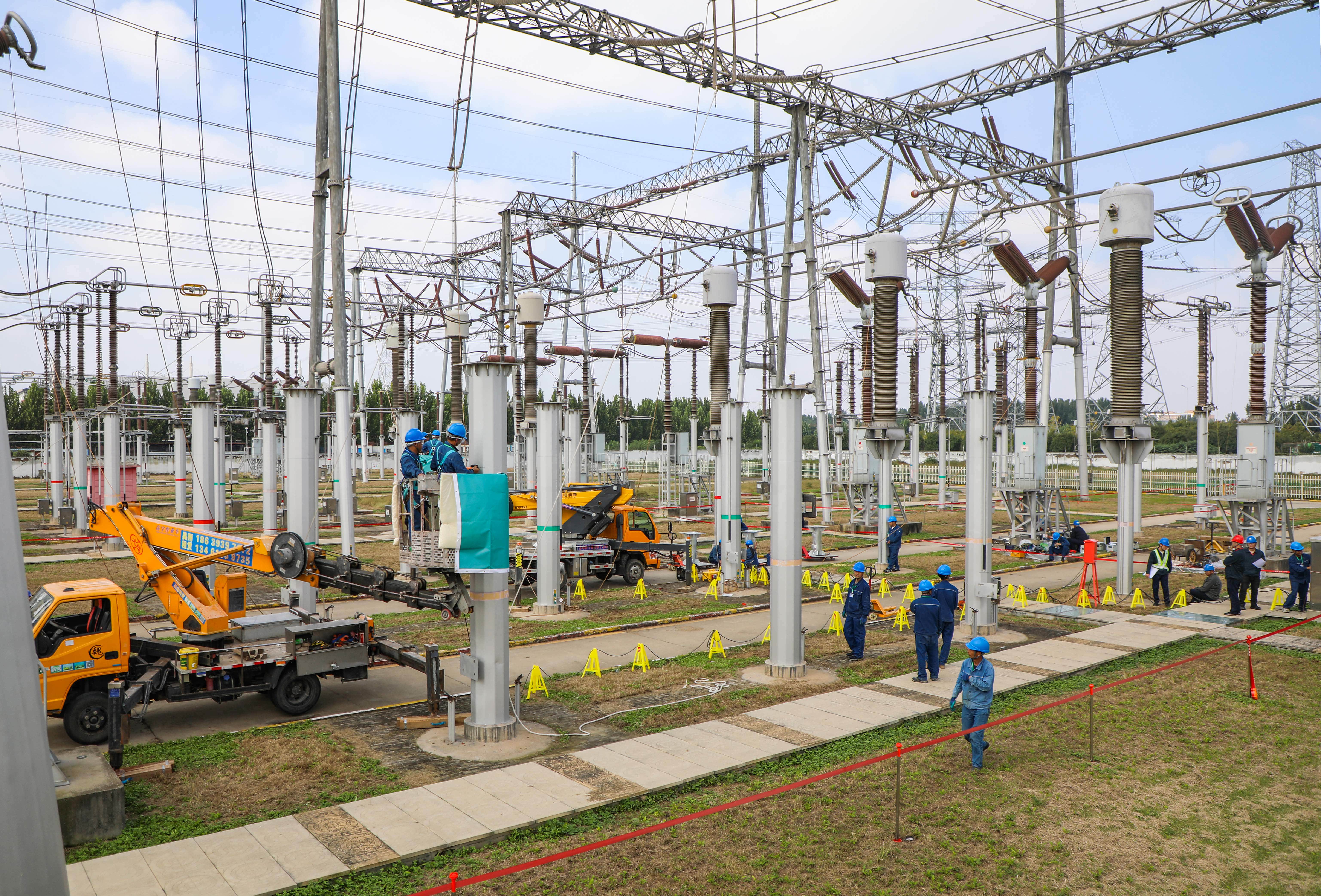 150名医生“会战”17天 豫北电网“心脏”换新