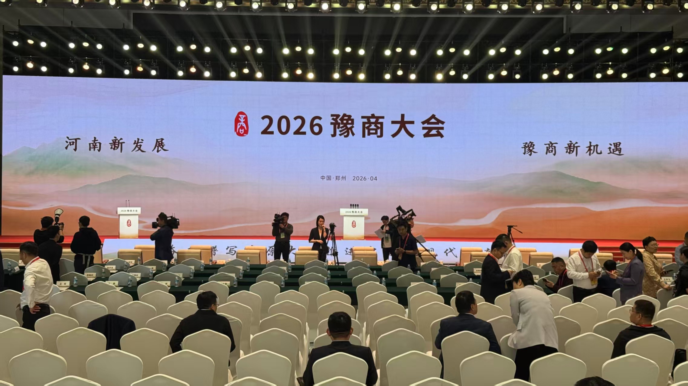 联播小编整活儿啦! 400个老板来郑州“相亲”