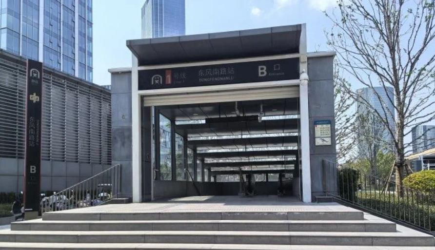 郑州地铁1号线东风南路站B、C出入口联络通道今日启用！