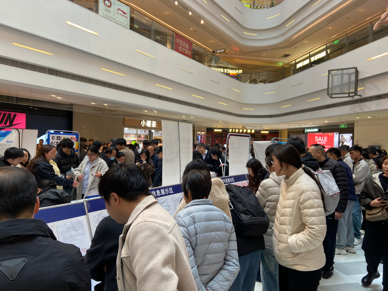 @求职的你！今天郑州这里有专场招聘会→
