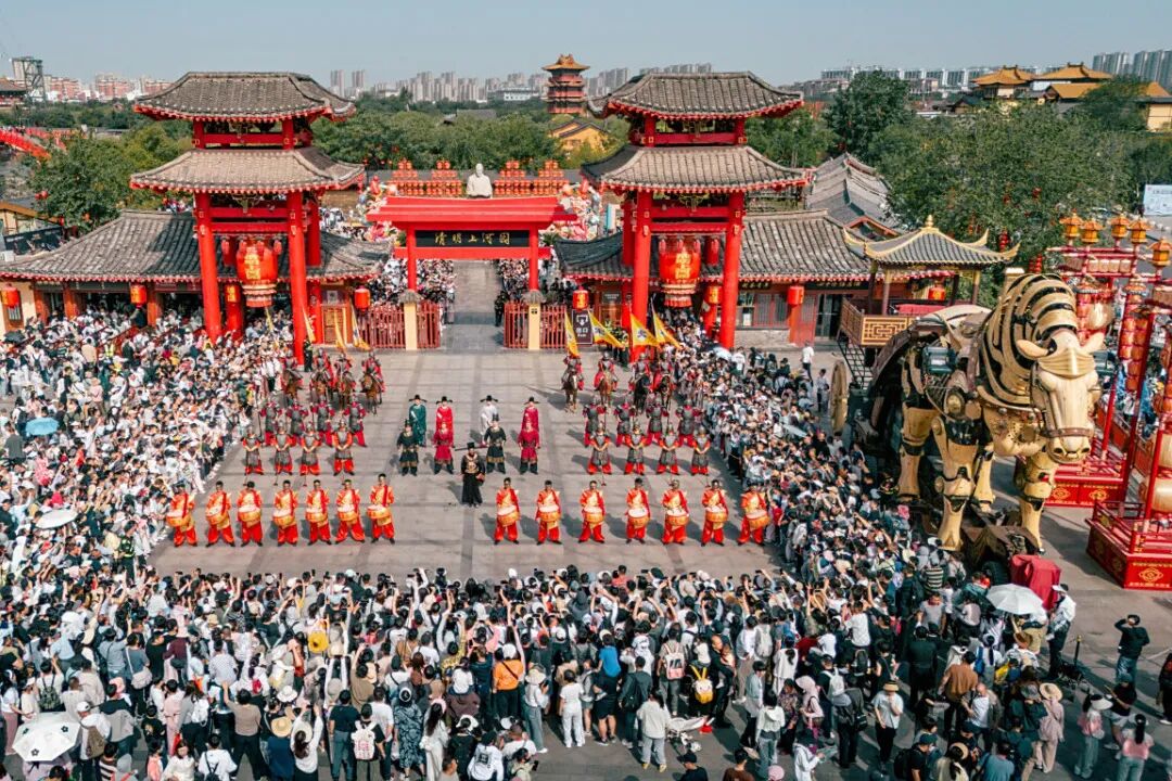 清明上河园：全国教师！全部免费！教师节快乐！