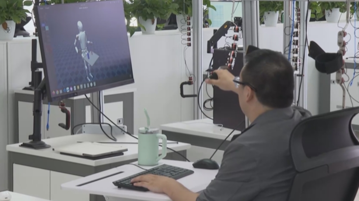 【在央廣聽河南】堅(jiān)持創(chuàng)新驅(qū)動(dòng) 深化拓展“人工智能+” “河南造”人形機(jī)器人首次落地文旅場(chǎng)景