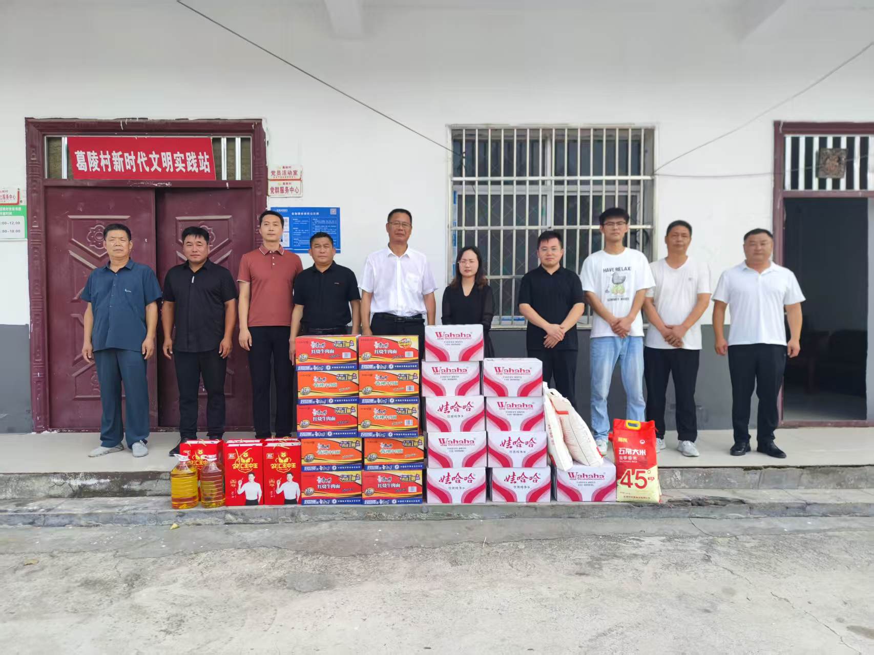 新蔡县第二高级中学到李桥回族镇葛陵村委开展抗旱保秋慰问活动