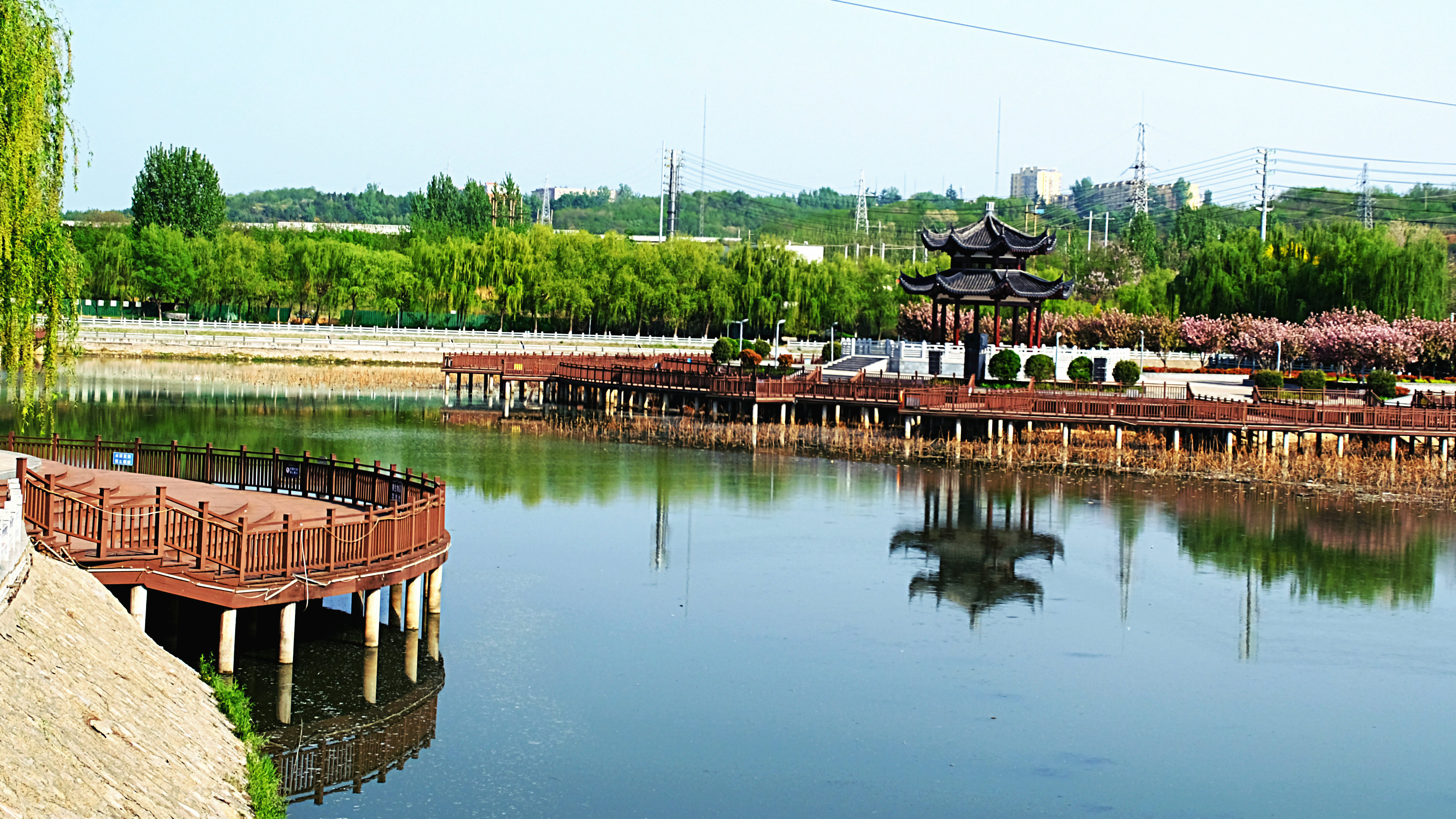 "渑水晴波"是渑池古八景之一,指的是渑池县境内的渑水(又名涧河)在