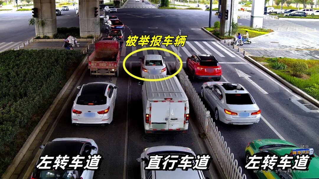 绿灯不走也违法？交警：超20秒未起步，罚200记6分