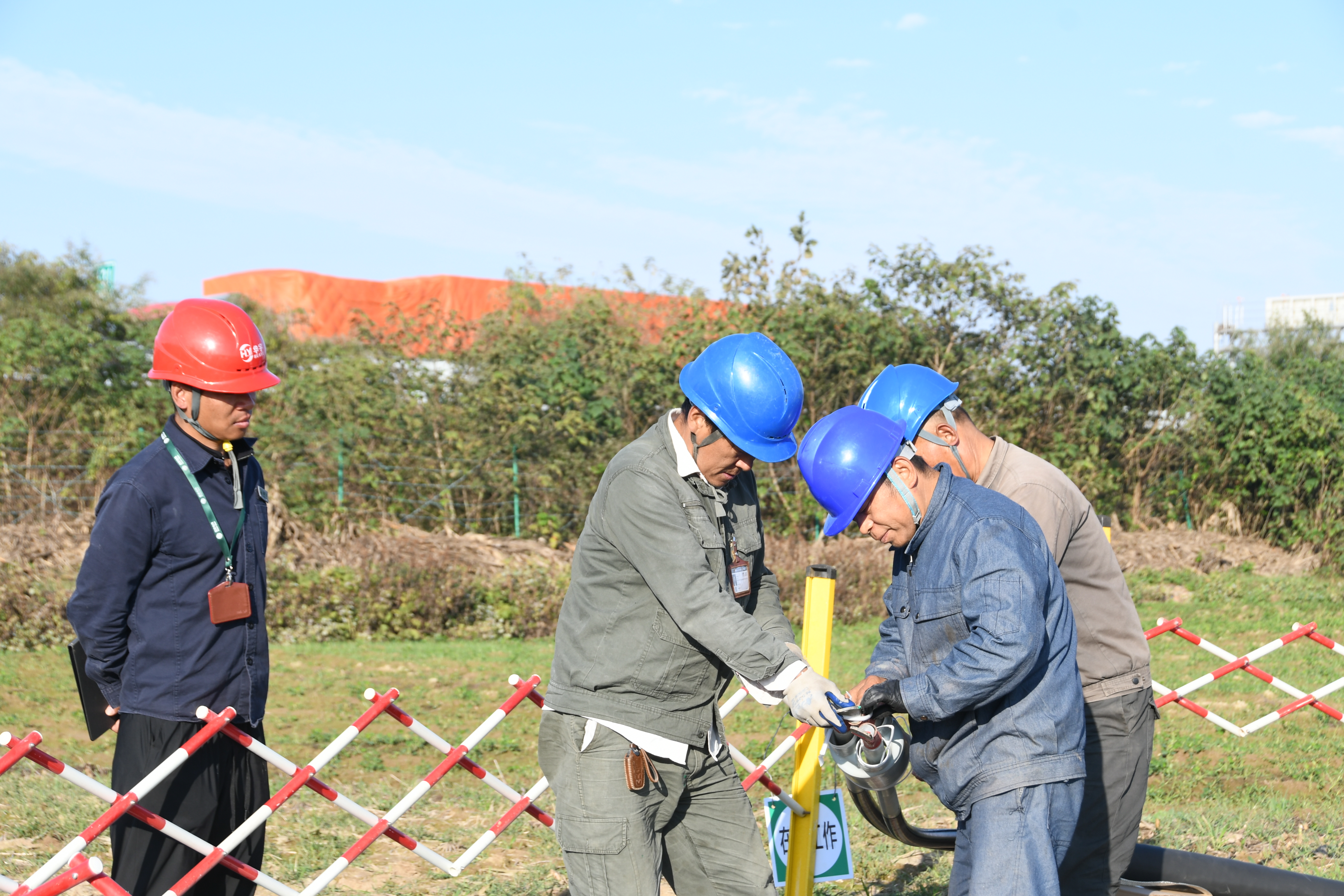 国网确山县供电公司：秋检消隐患 电网强筋骨