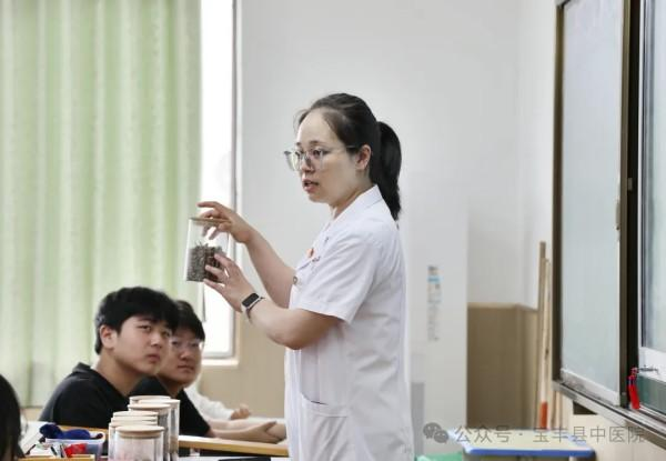 宝丰县中医院开展“中医药非遗我传承”中医药文化进校园活动