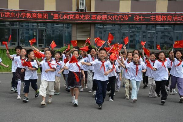 平顶山卫东区：童心向党颂祖国