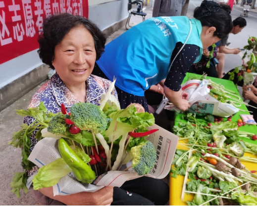 平顶山市卫东区： 心中有巧思 果蔬变成花