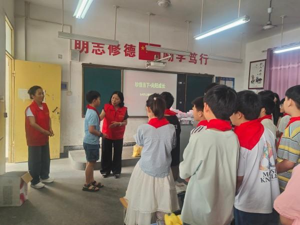爱心进山暖童心 薪火相传启新程｜公益团队走进汝州大峪镇关爱乡村留守儿童