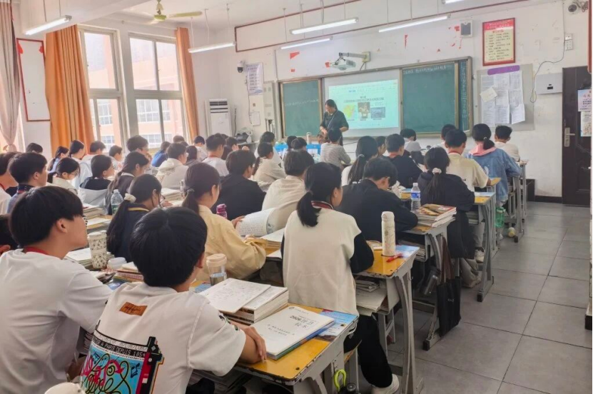 沈丘县第二高级中学：铭记历史伤痛 厚植爱国情怀