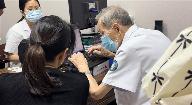 九旬仁医陈民佶：一甲子坚守诊堂 廿万人次写就大医精诚