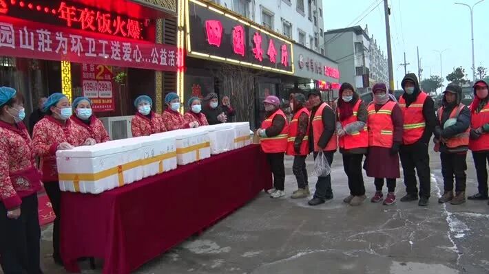 遂平爱心企业为环卫工人送上暖心早餐