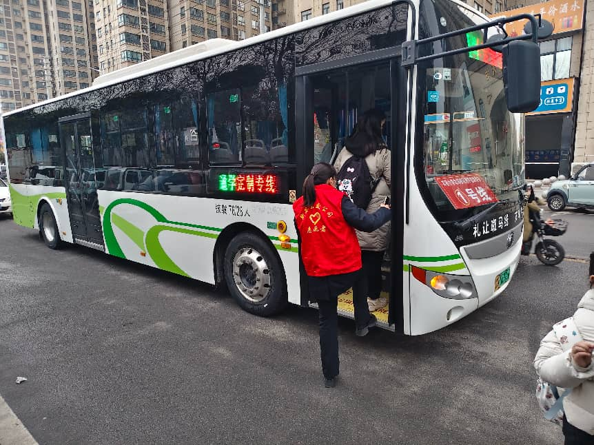 新蔡县“公交护学”模式惠及实验小学北湖校区师生