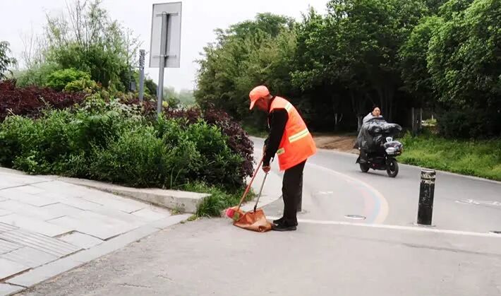 走过晨昏，守护洁净——致敬平凡而伟大的环卫工人