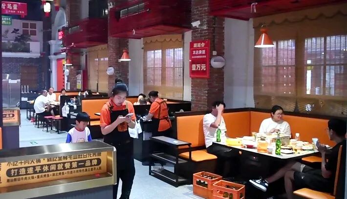 遂平：夜间经济提振消费 激活经济活力