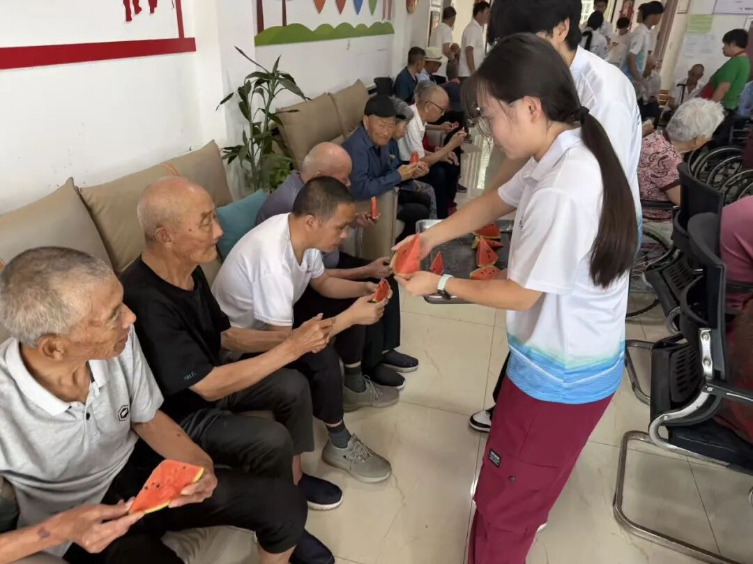 正阳县：青春志愿暖桑榆 红歌相伴敬老情