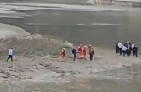 陕西男子婚礼当天跳河失踪，当地透露与彩礼无关，父亲发声：人还没找到，很多事情种种原因