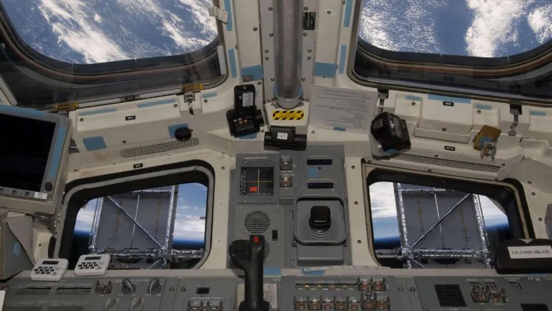 一天经历16次日落日出，宇航员在太空中怎么睡觉？