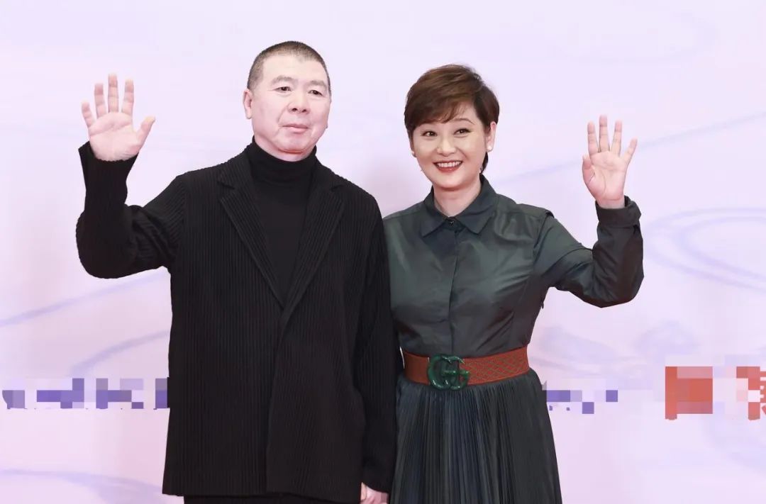 徐帆辟谣与冯小刚离婚:我们两口子关系坚如磐石