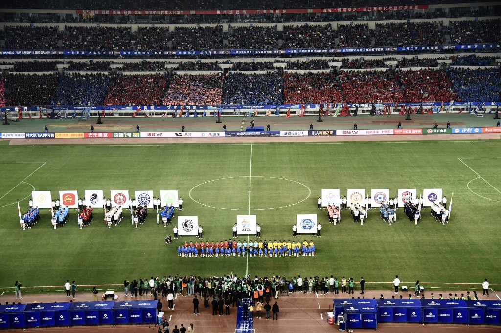 泰州队击败南通队夺得苏超冠军，观赛人数纪录再创新高