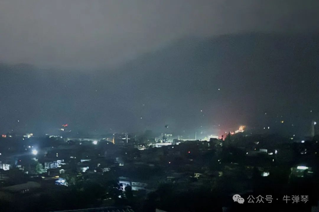 巴基斯坦统治下的克什米尔穆扎法拉巴德的城市景观，2025 年 5 月 7 日。