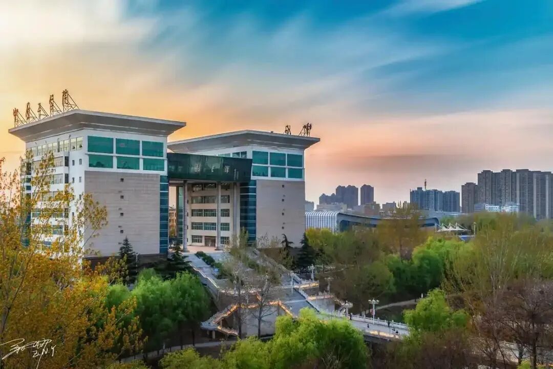 “河南电子科技大学”:主体结构全面封顶!