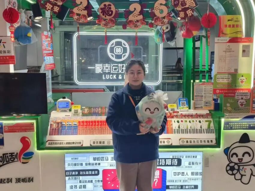 郑州二七地铁站藏幸运小店：匆匆通勤也能随手碰惊喜