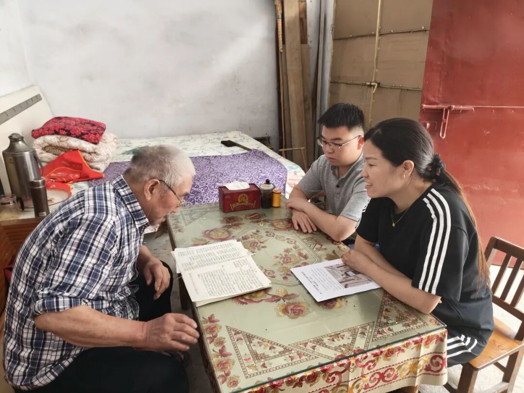 信阳市羊山新区：笔墨寄初心！八旬老党员以一纸七言献礼七一